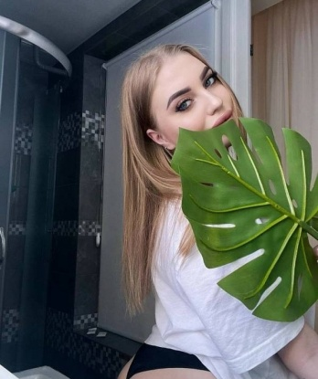 Со мной ты погрузишься в мир наслаждения и страсти. Мои услуги включают классический и эротический массаж, интимные игры, стриптиз и многое другое. У меня опыт в этой сфере, поэтому я знаю, как подарить тебе незабываемый опыт. Мои клиенты говорят, что с каждым моментом со мной время останавливается. В Москве я живу уже несколько лет и знаю самые уютные места для встречи. Доверься мне и я позаботлюсь о твоем удовольствии. ⭐️✨🌹🔥💋 Петруська